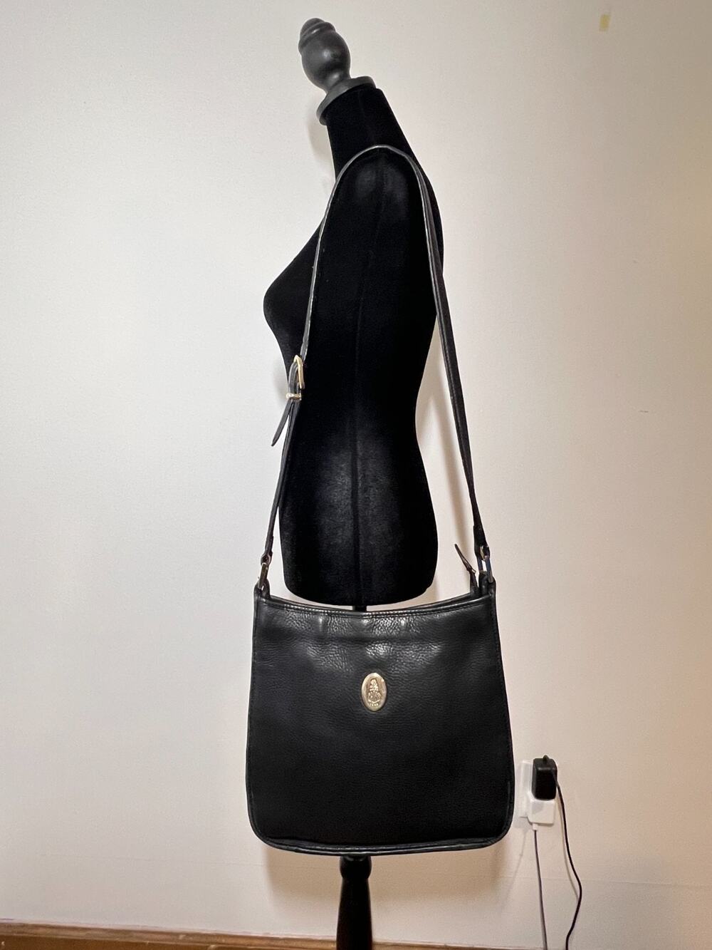 Mark Cross Black Leather Shoulder Bag Bucket Purse 11.5" x 11.5". 3.5"